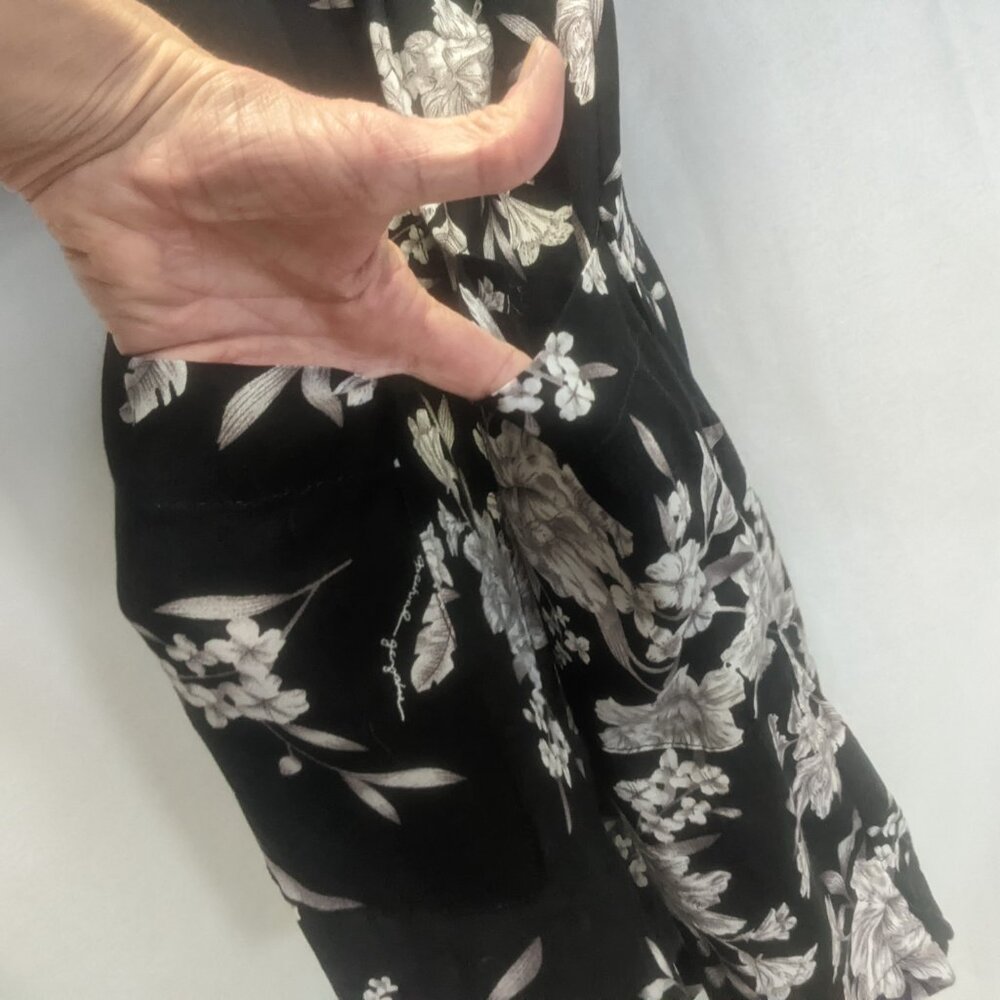 Spiritual Gangster *One Size Maya Kimono in Black Floral - Picture 5 of 16